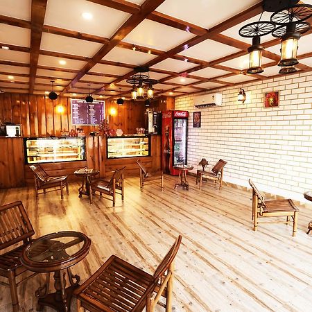 The Grand Orion Hotel Chinhat Екстериор снимка