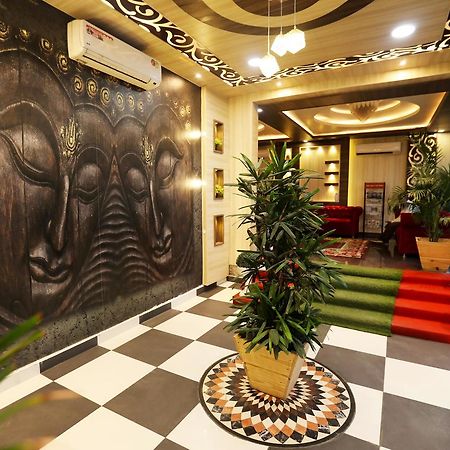 The Grand Orion Hotel Chinhat Екстериор снимка