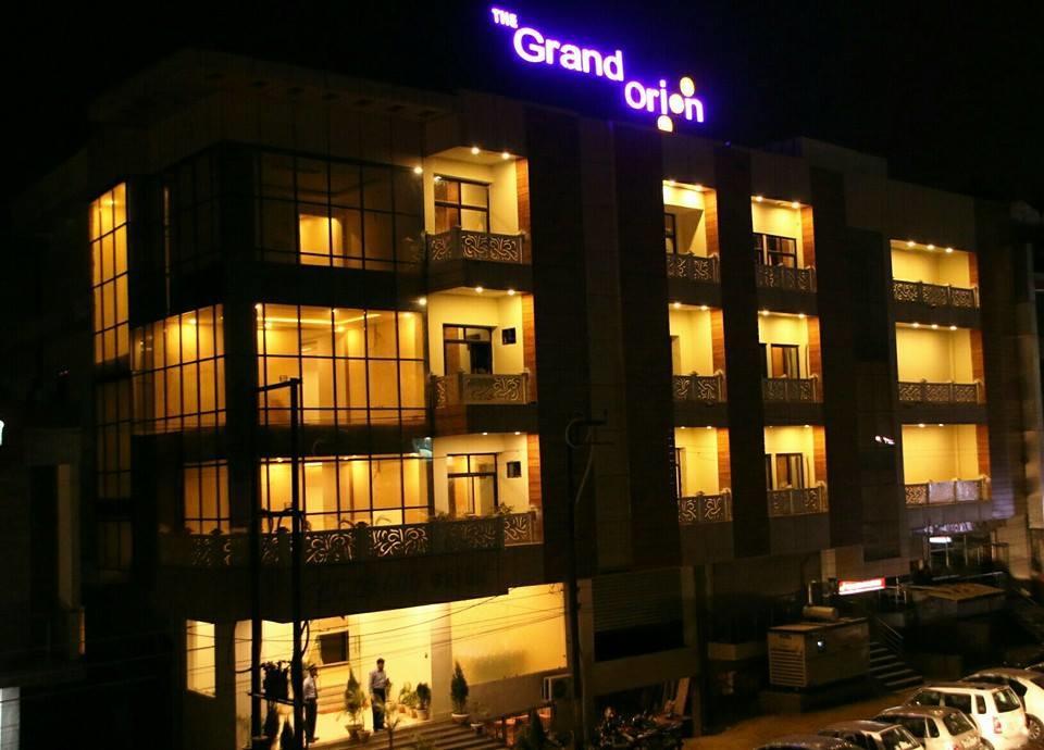The Grand Orion Hotel Chinhat Екстериор снимка