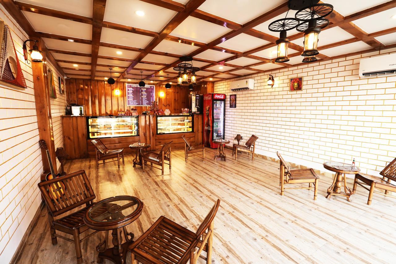 The Grand Orion Hotel Chinhat Екстериор снимка