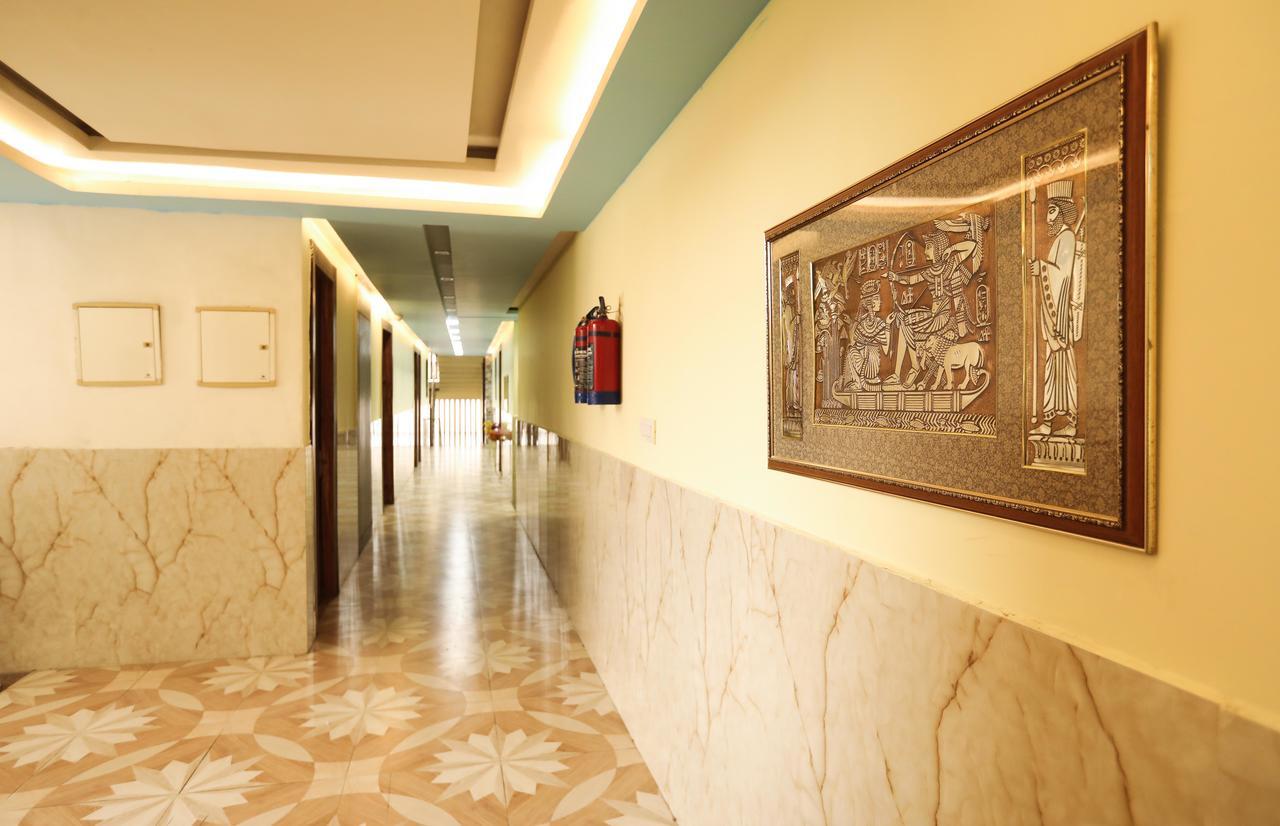 The Grand Orion Hotel Chinhat Екстериор снимка