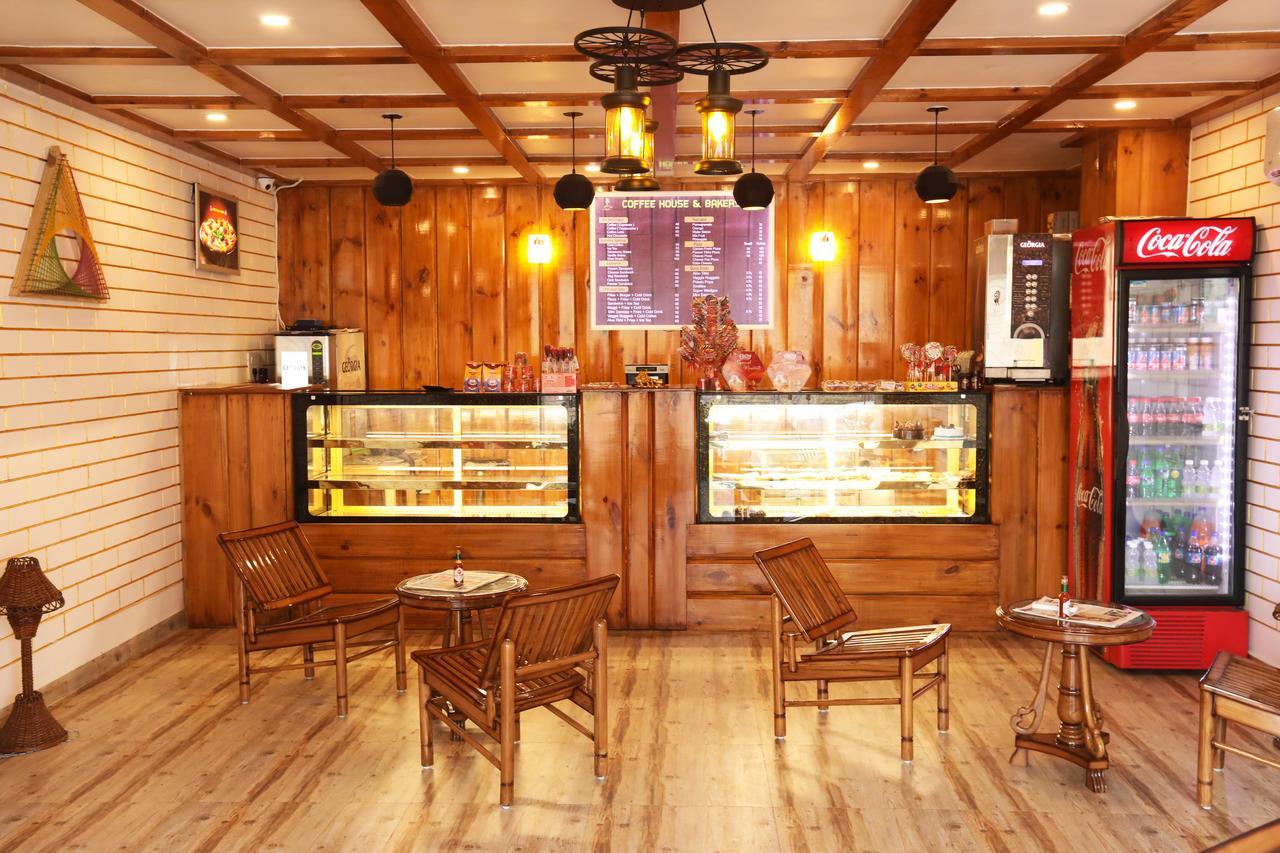 The Grand Orion Hotel Chinhat Екстериор снимка